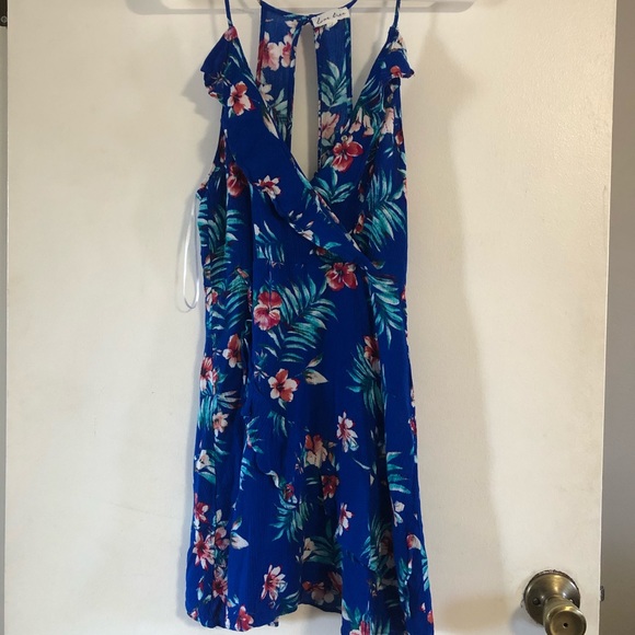 Love Tree Dresses & Skirts - Love tree blue floral mini dress small